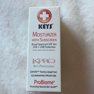 Moisturizer with sunscreen